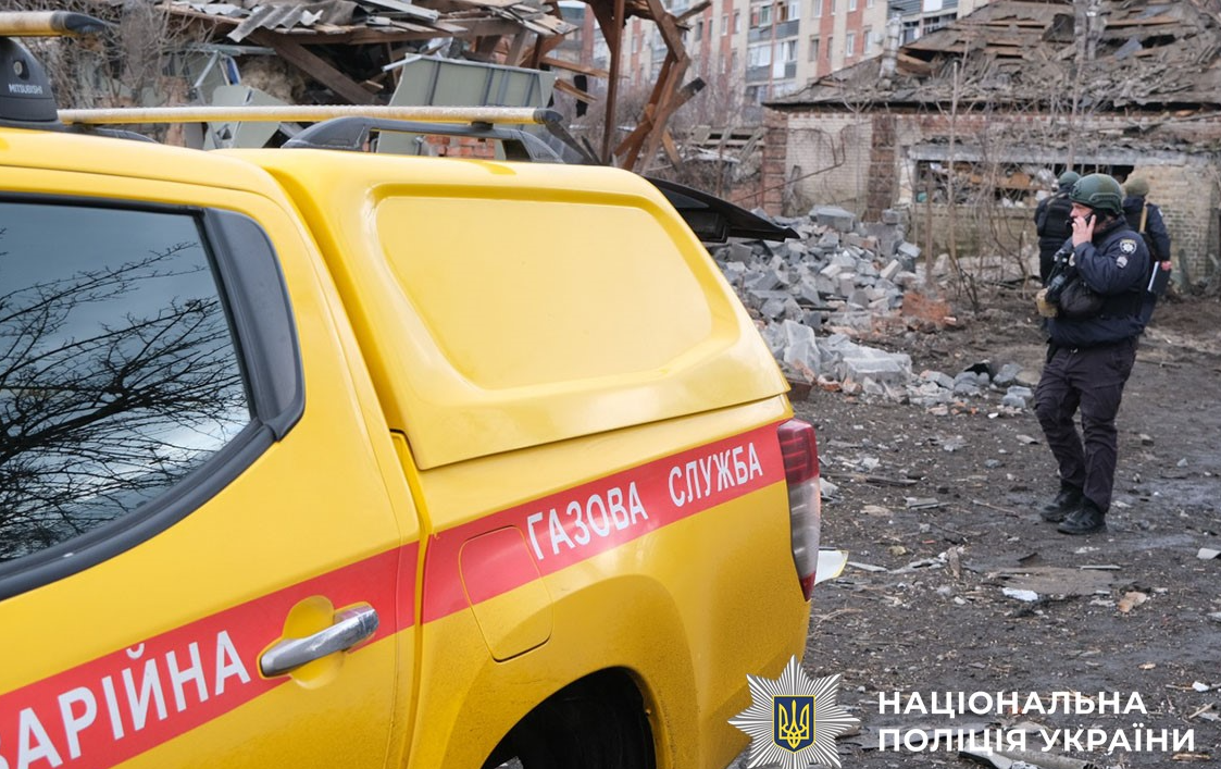 Росіяни скинули бомбу на Словʼянськ: у місті значні руйнування